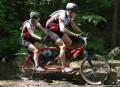 Výjezd z brodu (foto: Sáva, petebike.com)