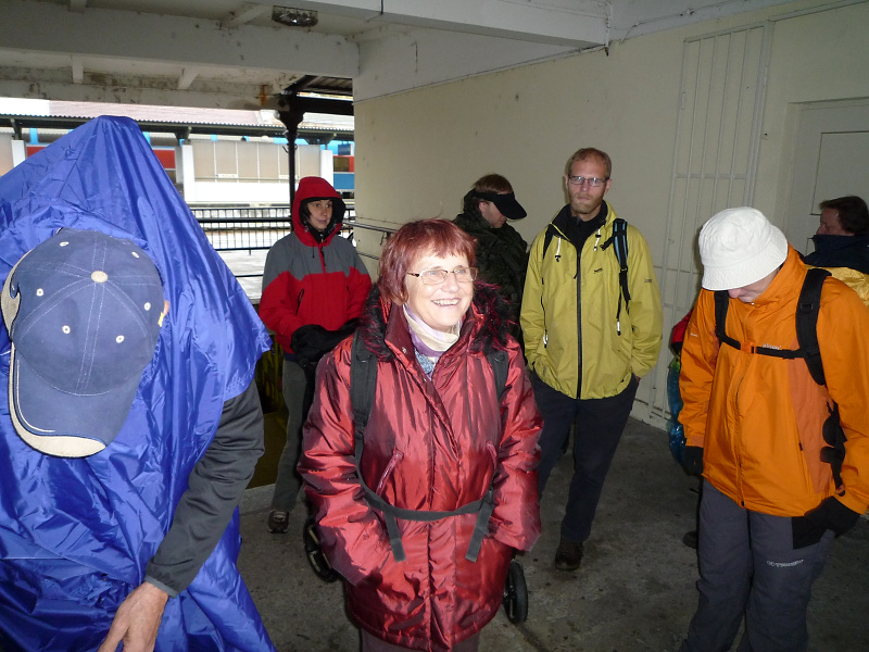 168. (rodièovský) VýlET: Zahájení v Peèkách na nádraí